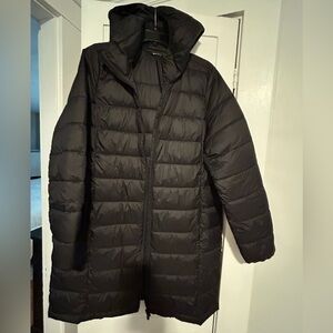 Athleta Womens Black AirePuffer Parka. Size large